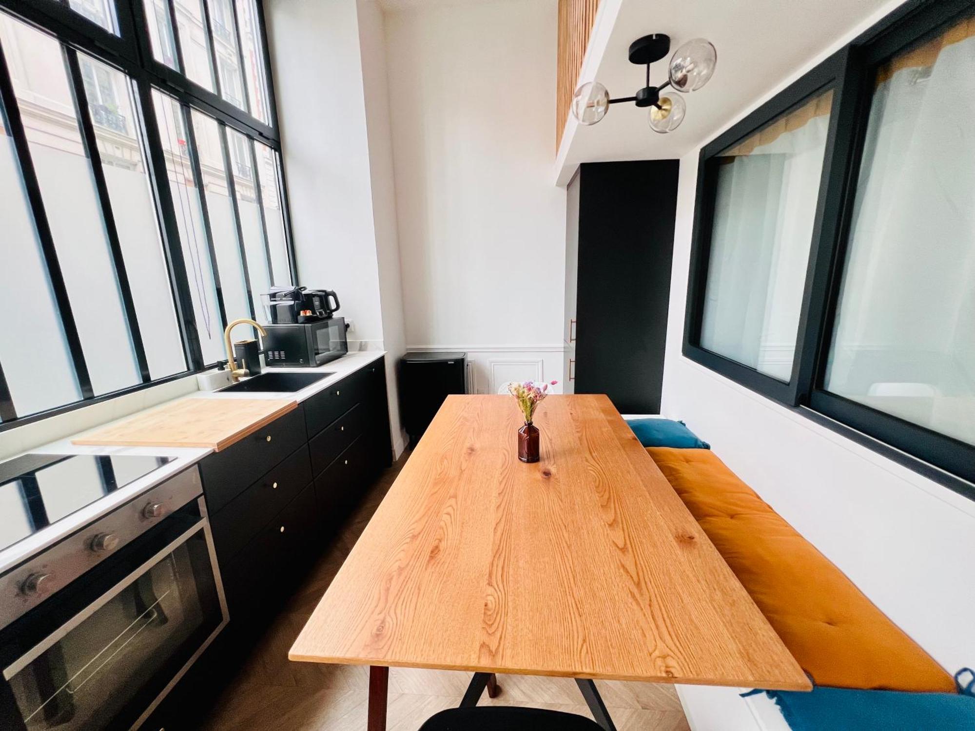 Montmartre Marvel! Designer Apartment Near Metro 파리 외부 사진