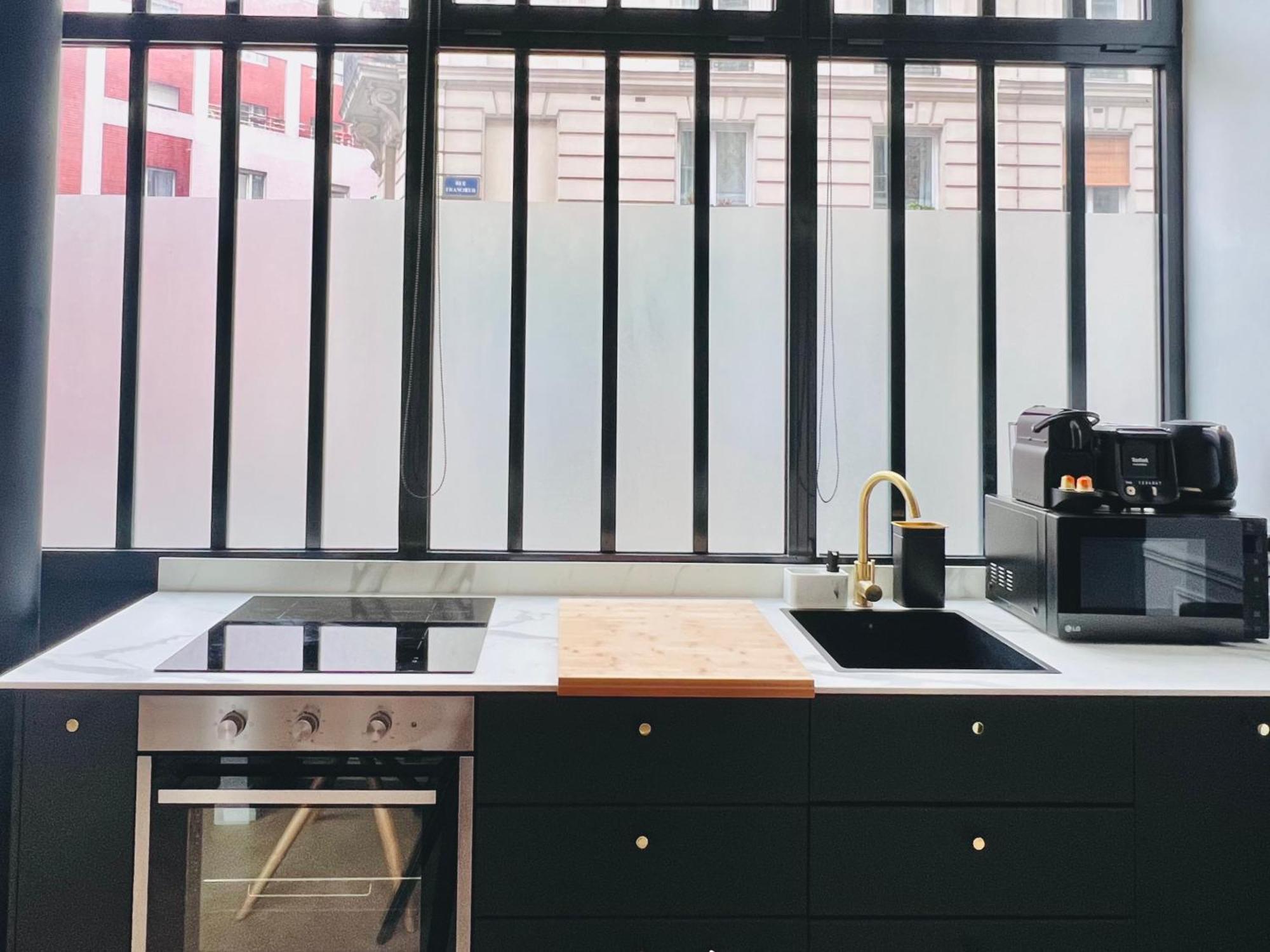 Montmartre Marvel! Designer Apartment Near Metro 파리 외부 사진