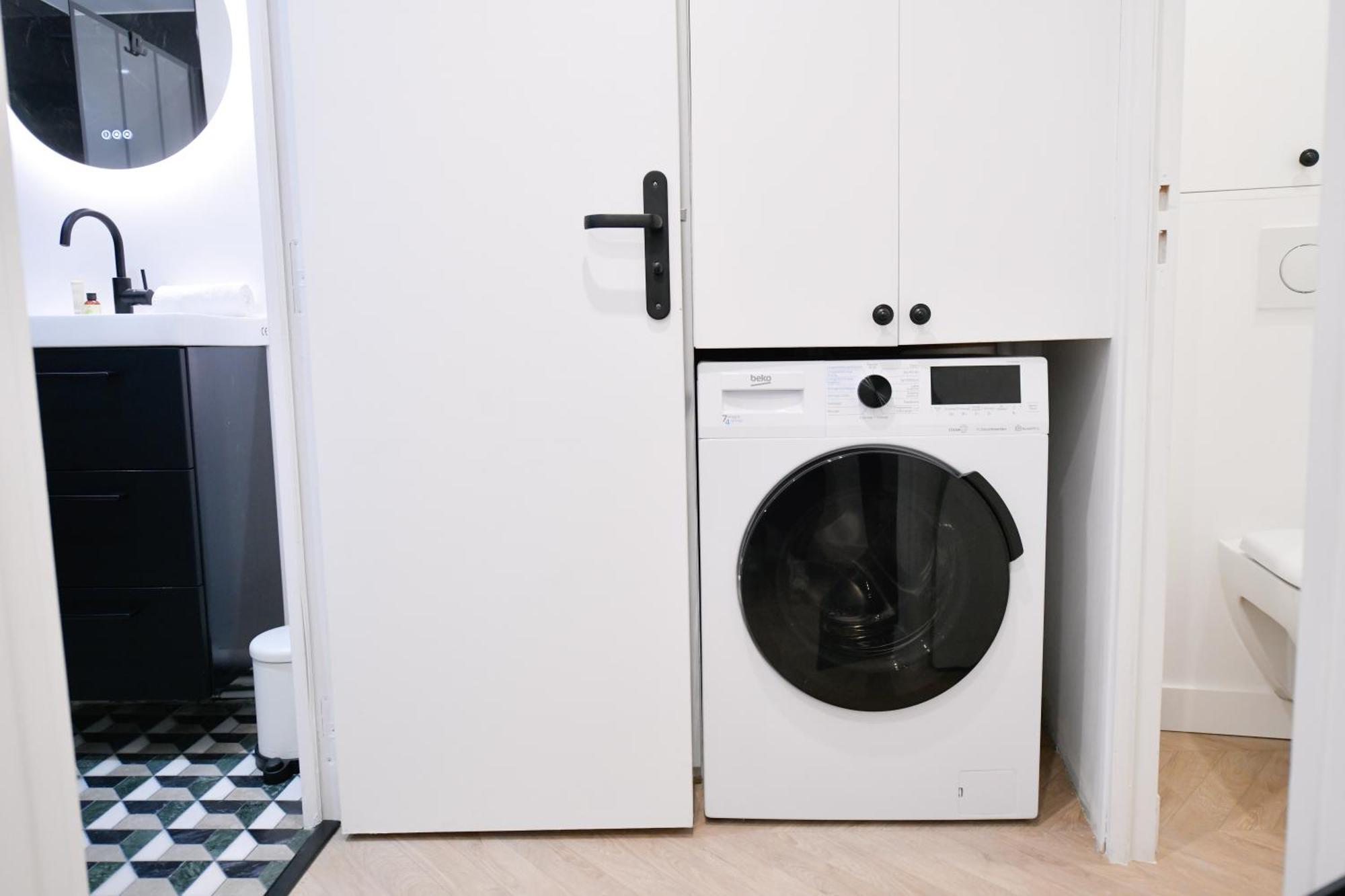Montmartre Marvel! Designer Apartment Near Metro 파리 외부 사진