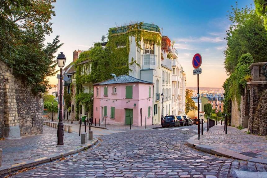 Montmartre Marvel! Designer Apartment Near Metro 파리 외부 사진